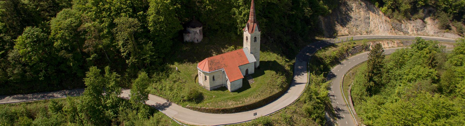 Gorenji Mokronog in kostnica