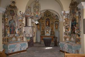 Cerkev Marijinega vnebovzetja na Sv. Vrhu nad Mokronogom