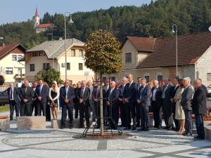 Namenu predali obnovljeno križišče in novo trško ploščad