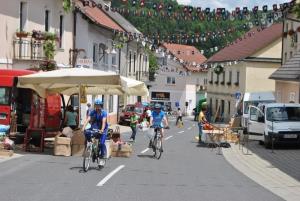 Pestra in bogata 26. Kresna noč