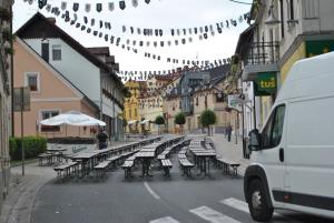 Pestra in bogata 26. Kresna noč