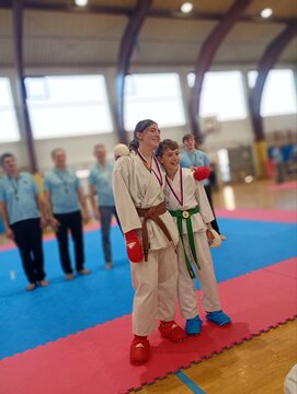 IMG-78d47e5ab92bf004e1c41f04e3a78842-V